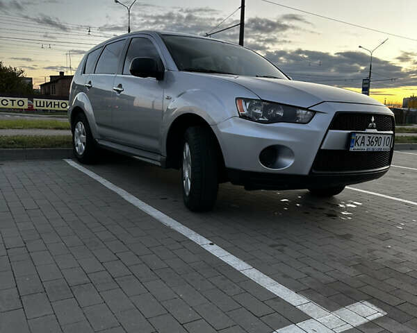 Мицубиси Аутлендер 2010 в Белой Церкве на Automoto.ua Серый Мицубиси Аутлендер, объемом двигателя 2.36 л и пробегом 220 тыс. км за 9000 $, фото 7 на Automoto.ua
