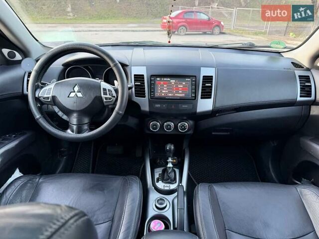 Серый Мицубиси Аутлендер, объемом двигателя 2.18 л и пробегом 294 тыс. км за 10799 $, фото 17 на Automoto.ua