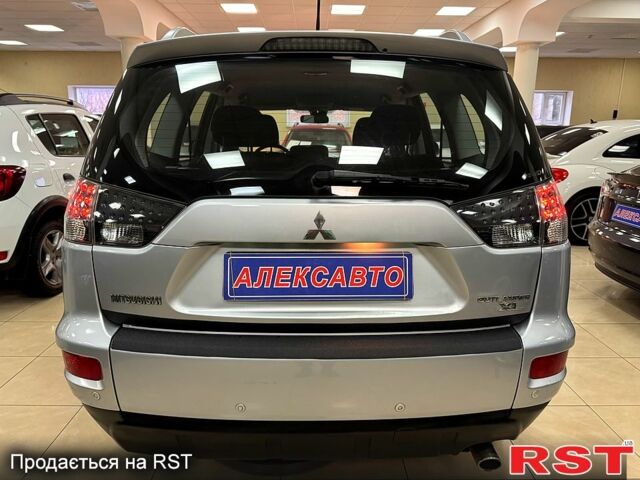 Серый Мицубиси Аутлендер, объемом двигателя 2.4 л и пробегом 182 тыс. км за 10800 $, фото 4 на Automoto.ua