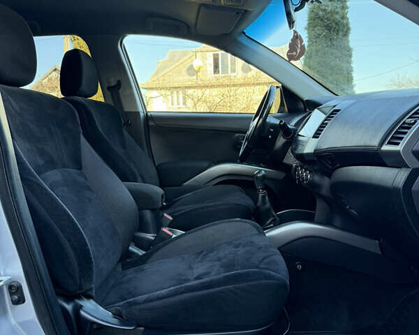 Серый Мицубиси Аутлендер, объемом двигателя 2.4 л и пробегом 218 тыс. км за 9950 $, фото 19 на Automoto.ua