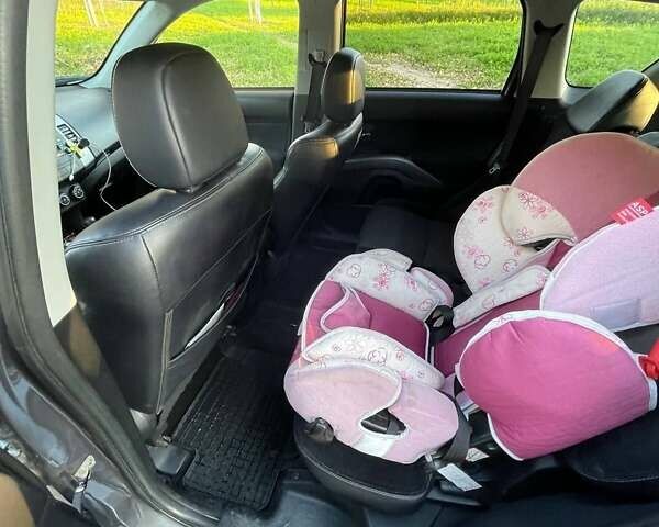 Серый Мицубиси Аутлендер, объемом двигателя 2.4 л и пробегом 321 тыс. км за 9000 $, фото 5 на Automoto.ua