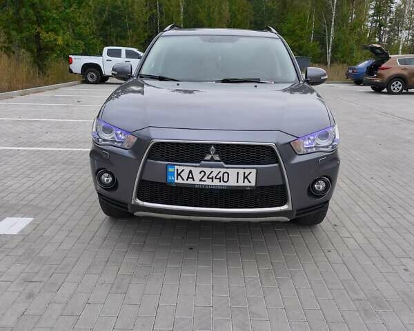Серый Мицубиси Аутлендер, объемом двигателя 2.3 л и пробегом 263 тыс. км за 11400 $, фото 5 на Automoto.ua