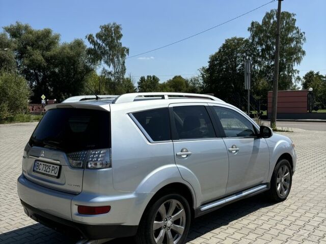Сірий Міцубісі Аутлендер, об'ємом двигуна 2 л та пробігом 211 тис. км за 10949 $, фото 3 на Automoto.ua