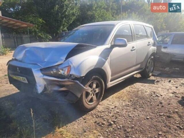 Серый Мицубиси Аутлендер, объемом двигателя 2 л и пробегом 150 тыс. км за 3800 $, фото 6 на Automoto.ua