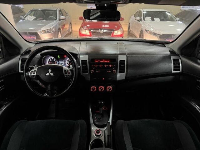 Серый Мицубиси Аутлендер, объемом двигателя 2.4 л и пробегом 182 тыс. км за 10800 $, фото 10 на Automoto.ua