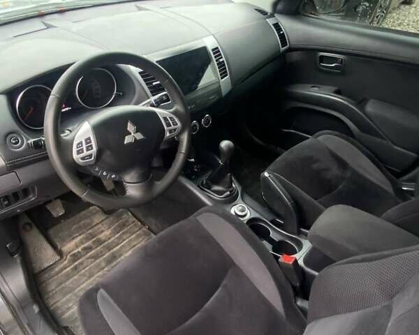 Серый Мицубиси Аутлендер, объемом двигателя 2.36 л и пробегом 143 тыс. км за 11500 $, фото 6 на Automoto.ua