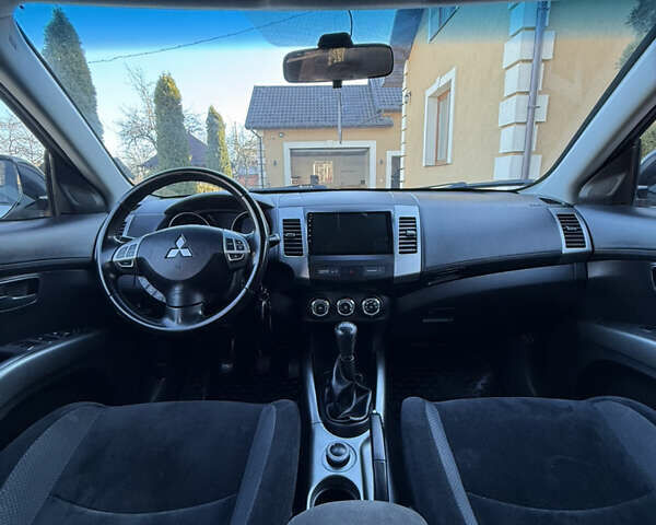 Серый Мицубиси Аутлендер, объемом двигателя 2.4 л и пробегом 218 тыс. км за 9950 $, фото 13 на Automoto.ua