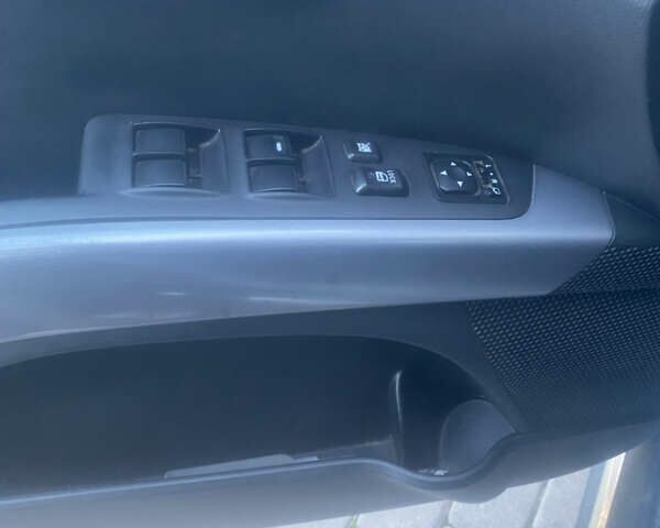 Серый Мицубиси Аутлендер, объемом двигателя 2 л и пробегом 286 тыс. км за 10300 $, фото 10 на Automoto.ua