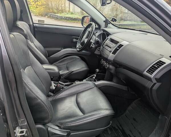 Серый Мицубиси Аутлендер, объемом двигателя 2.2 л и пробегом 204 тыс. км за 10200 $, фото 7 на Automoto.ua