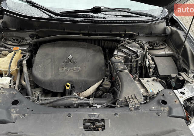Серый Мицубиси Аутлендер, объемом двигателя 2.18 л и пробегом 233 тыс. км за 11000 $, фото 25 на Automoto.ua