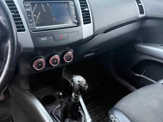 Серый Мицубиси Аутлендер, объемом двигателя 2.3 л и пробегом 279 тыс. км за 4642 $, фото 9 на Automoto.ua