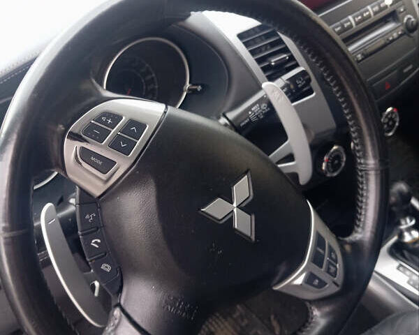 Сірий Міцубісі Аутлендер, об'ємом двигуна 2.18 л та пробігом 239 тис. км за 12000 $, фото 22 на Automoto.ua