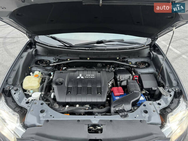 Серый Мицубиси Аутлендер, объемом двигателя 2.2 л и пробегом 160 тыс. км за 11350 $, фото 47 на Automoto.ua
