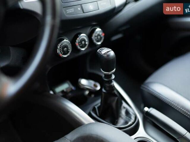 Серый Мицубиси Аутлендер, объемом двигателя 2.27 л и пробегом 291 тыс. км за 9700 $, фото 32 на Automoto.ua