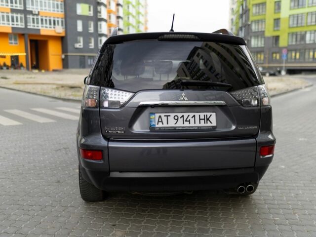 Серый Мицубиси Аутлендер, объемом двигателя 2.3 л и пробегом 288 тыс. км за 9700 $, фото 3 на Automoto.ua