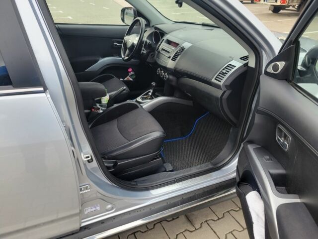 Серый Мицубиси Аутлендер, объемом двигателя 2.2 л и пробегом 175 тыс. км за 10999 $, фото 12 на Automoto.ua