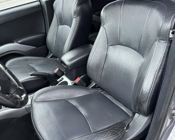 Серый Мицубиси Аутлендер, объемом двигателя 2.2 л и пробегом 160 тыс. км за 11350 $, фото 18 на Automoto.ua