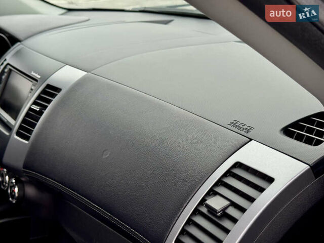 Міцубісі Аутлендер 2011 у Полтаві на Automoto.ua Сірий Міцубісі Аутлендер, об'ємом двигуна 2.2 л та пробігом 252 тис. км за 11150 $, фото 31 на Automoto.ua