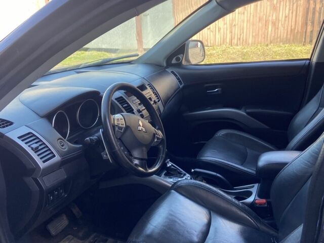 Серый Мицубиси Аутлендер, объемом двигателя 2.2 л и пробегом 240 тыс. км за 10500 $, фото 4 на Automoto.ua