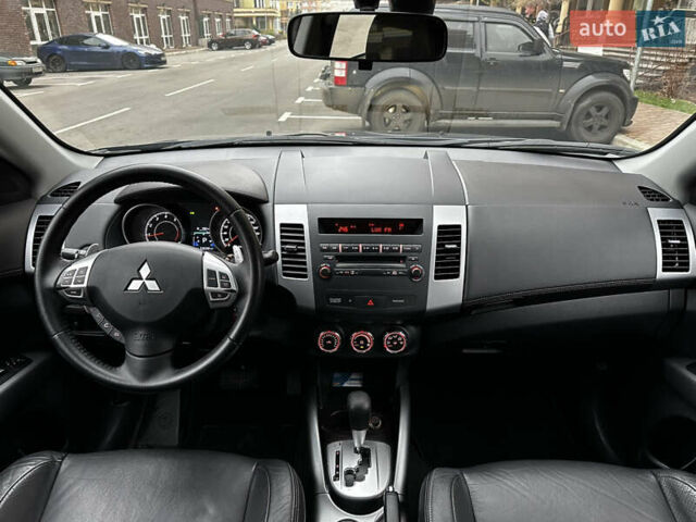 Серый Мицубиси Аутлендер, объемом двигателя 2.4 л и пробегом 226 тыс. км за 10200 $, фото 25 на Automoto.ua