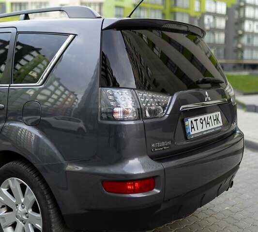 Серый Мицубиси Аутлендер, объемом двигателя 2.27 л и пробегом 291 тыс. км за 9700 $, фото 4 на Automoto.ua