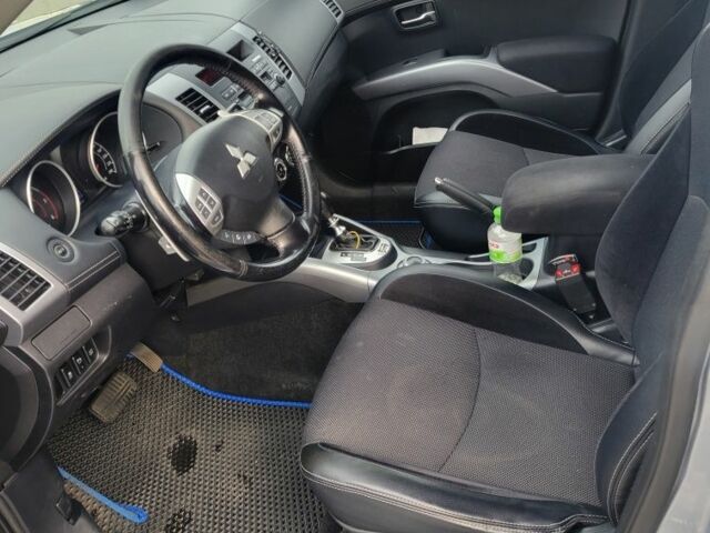 Серый Мицубиси Аутлендер, объемом двигателя 2.2 л и пробегом 175 тыс. км за 10999 $, фото 5 на Automoto.ua