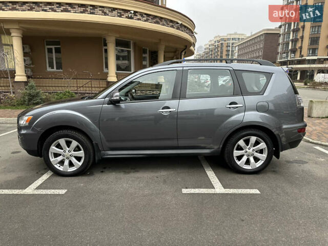 Серый Мицубиси Аутлендер, объемом двигателя 2.4 л и пробегом 226 тыс. км за 10200 $, фото 3 на Automoto.ua