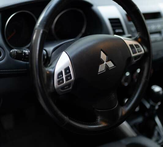 Серый Мицубиси Аутлендер, объемом двигателя 2.27 л и пробегом 291 тыс. км за 9700 $, фото 28 на Automoto.ua