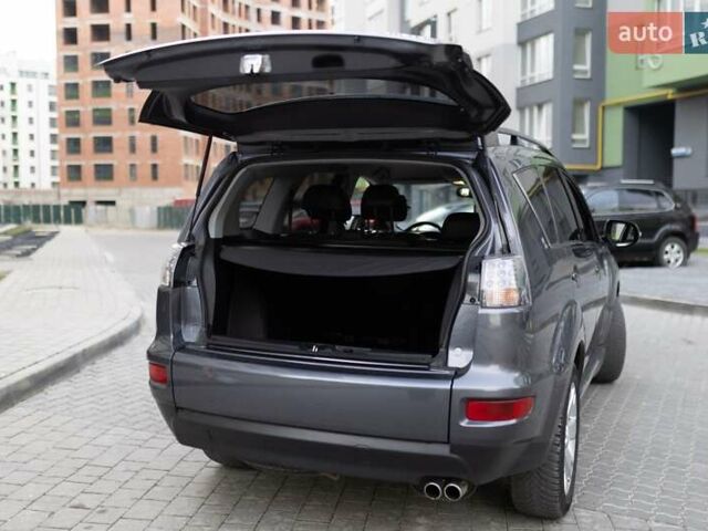 Серый Мицубиси Аутлендер, объемом двигателя 2.27 л и пробегом 291 тыс. км за 9700 $, фото 16 на Automoto.ua