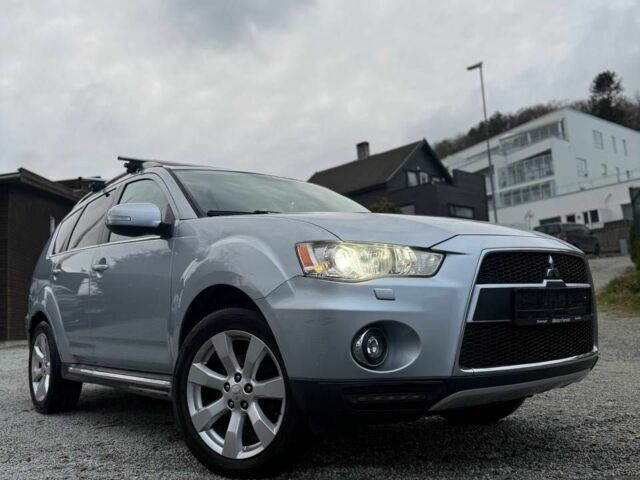 Серый Мицубиси Аутлендер, объемом двигателя 2.3 л и пробегом 279 тыс. км за 4642 $, фото 3 на Automoto.ua