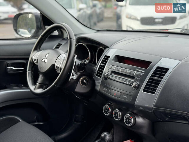 Серый Мицубиси Аутлендер, объемом двигателя 2.2 л и пробегом 211 тыс. км за 11999 $, фото 24 на Automoto.ua
