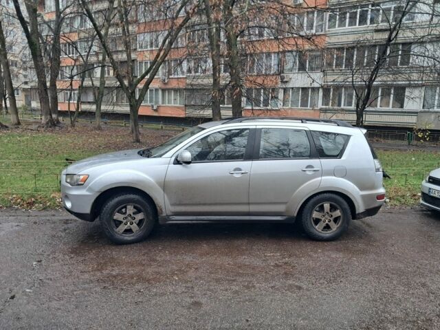 Сірий Міцубісі Аутлендер, об'ємом двигуна 2 л та пробігом 376 тис. км за 7300 $, фото 1 на Automoto.ua