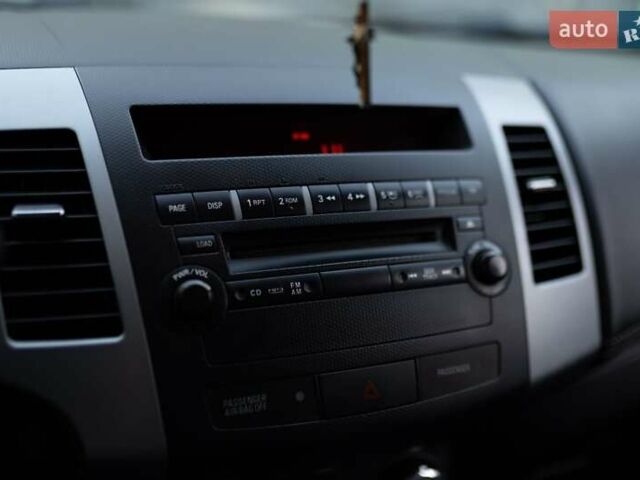 Серый Мицубиси Аутлендер, объемом двигателя 2.27 л и пробегом 291 тыс. км за 9700 $, фото 9 на Automoto.ua