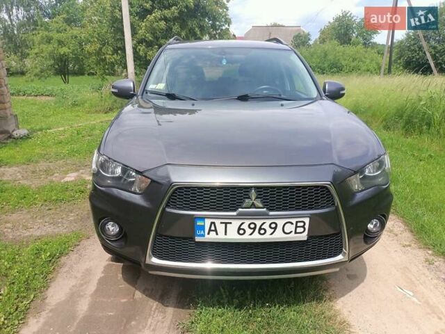 Сірий Міцубісі Аутлендер, об'ємом двигуна 2.27 л та пробігом 257 тис. км за 11300 $, фото 1 на Automoto.ua