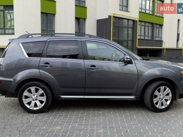 Серый Мицубиси Аутлендер, объемом двигателя 2.27 л и пробегом 291 тыс. км за 9700 $, фото 3 на Automoto.ua