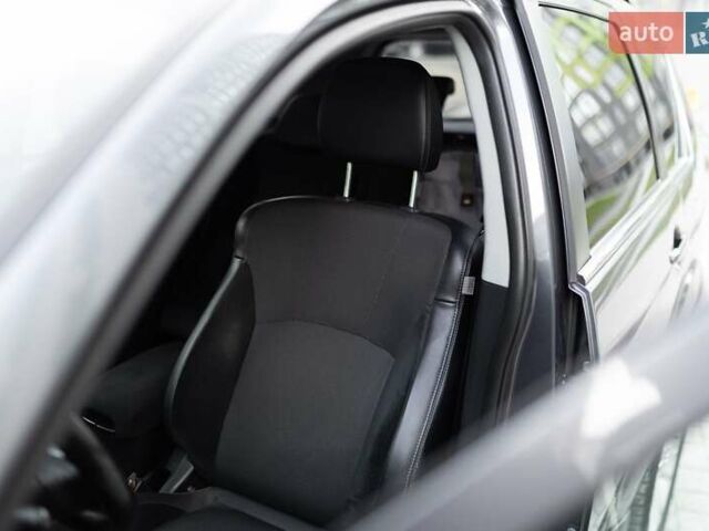 Серый Мицубиси Аутлендер, объемом двигателя 2.27 л и пробегом 291 тыс. км за 9700 $, фото 25 на Automoto.ua