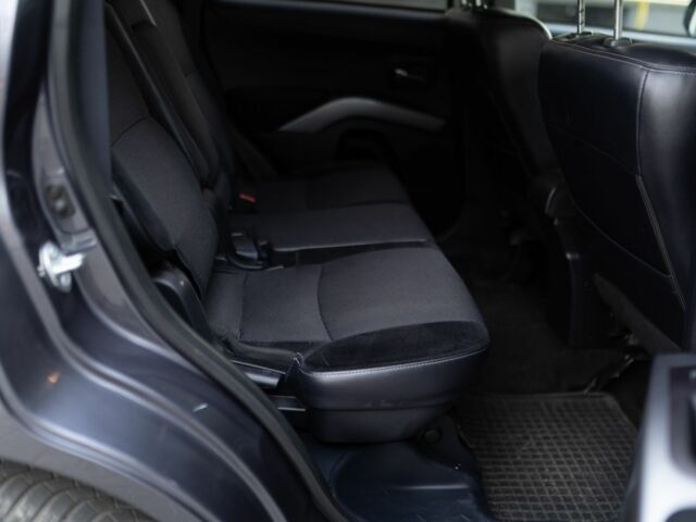 Серый Мицубиси Аутлендер, объемом двигателя 2.3 л и пробегом 288 тыс. км за 9700 $, фото 5 на Automoto.ua