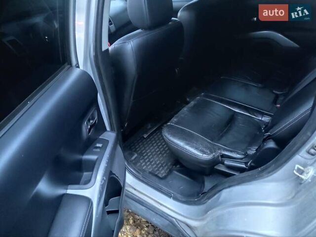 Серый Мицубиси Аутлендер, объемом двигателя 2 л и пробегом 205 тыс. км за 9600 $, фото 2 на Automoto.ua