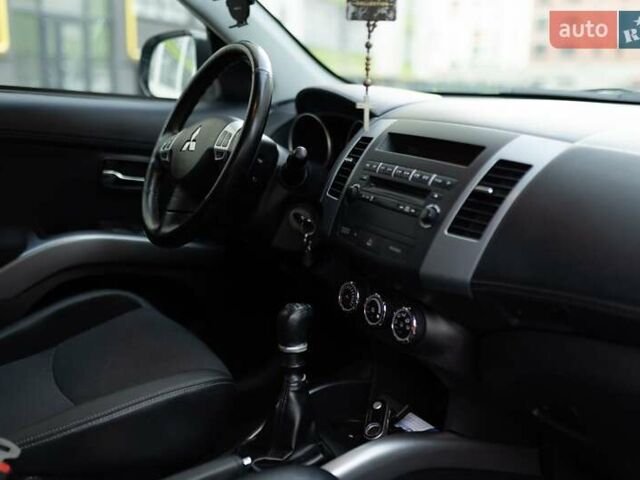 Серый Мицубиси Аутлендер, объемом двигателя 2.27 л и пробегом 291 тыс. км за 9700 $, фото 30 на Automoto.ua