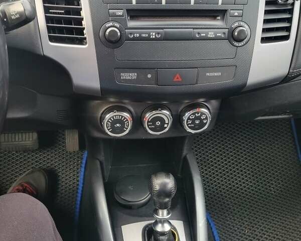 Серый Мицубиси Аутлендер, объемом двигателя 2.2 л и пробегом 175 тыс. км за 10999 $, фото 8 на Automoto.ua