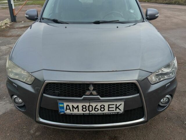Серый Мицубиси Аутлендер, объемом двигателя 0 л и пробегом 204 тыс. км за 10200 $, фото 1 на Automoto.ua