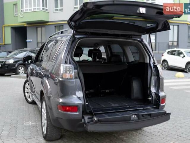 Серый Мицубиси Аутлендер, объемом двигателя 2.27 л и пробегом 291 тыс. км за 9700 $, фото 15 на Automoto.ua