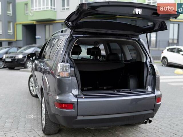 Серый Мицубиси Аутлендер, объемом двигателя 2.27 л и пробегом 291 тыс. км за 9700 $, фото 8 на Automoto.ua