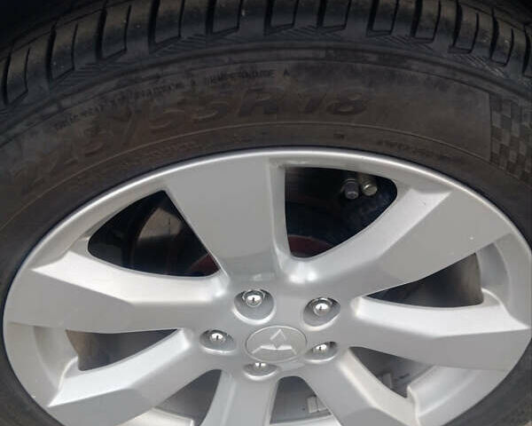 Сірий Міцубісі Аутлендер, об'ємом двигуна 2.18 л та пробігом 239 тис. км за 12000 $, фото 17 на Automoto.ua