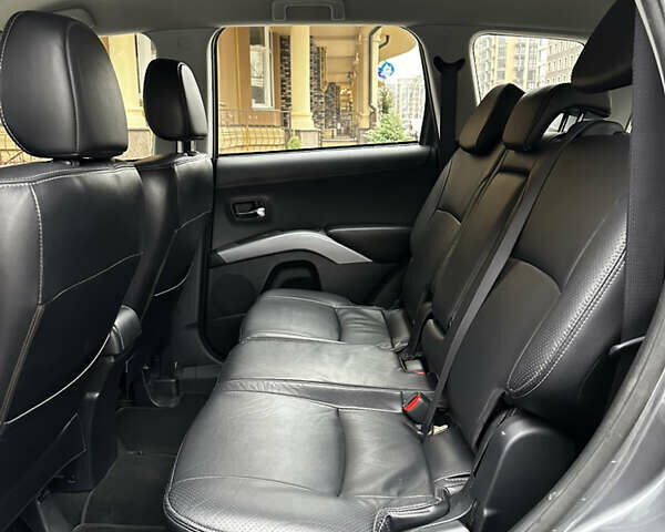 Серый Мицубиси Аутлендер, объемом двигателя 2.4 л и пробегом 226 тыс. км за 10200 $, фото 29 на Automoto.ua