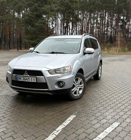 Серый Мицубиси Аутлендер, объемом двигателя 2.18 л и пробегом 233 тыс. км за 11000 $, фото 1 на Automoto.ua