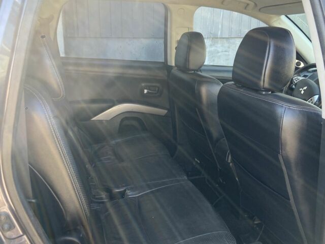 Серый Мицубиси Аутлендер, объемом двигателя 2.2 л и пробегом 240 тыс. км за 10500 $, фото 7 на Automoto.ua