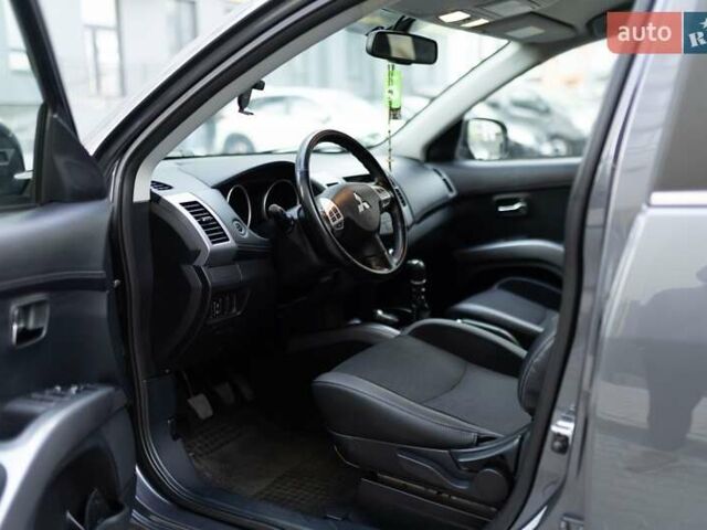 Серый Мицубиси Аутлендер, объемом двигателя 2.27 л и пробегом 291 тыс. км за 9700 $, фото 29 на Automoto.ua