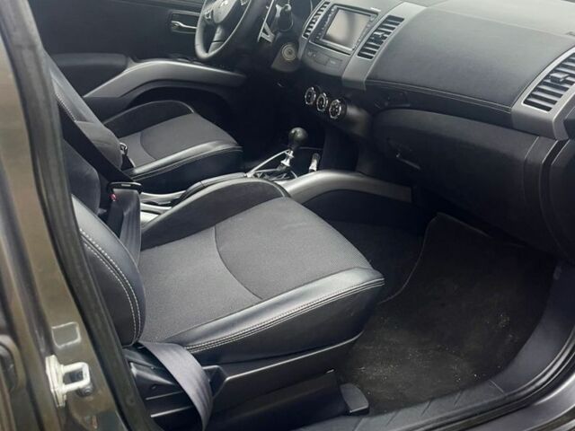 Сірий Міцубісі Аутлендер, об'ємом двигуна 2.2 л та пробігом 197 тис. км за 11500 $, фото 3 на Automoto.ua