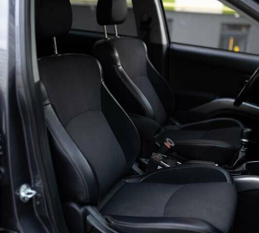 Серый Мицубиси Аутлендер, объемом двигателя 2.27 л и пробегом 291 тыс. км за 9700 $, фото 17 на Automoto.ua